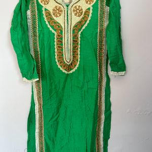 Beautiful kurta set with embroidery work look el