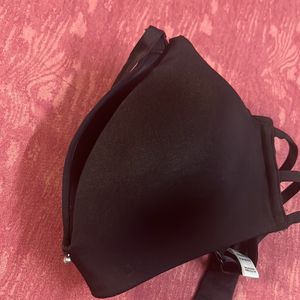 Black Lightly Padded Non Wired Bra(32D)