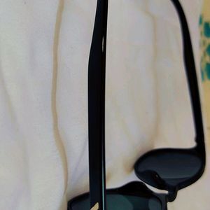 Sunglasses In Medium Size