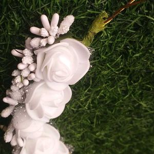 White flower hair accessories for women....