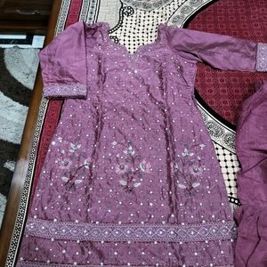 Silk Suit Set For Sale In Great Condition