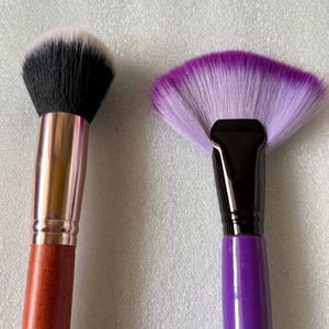 Powder And Blush Brushes Pack Of 2