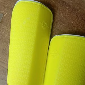 Nivia Shin Guard