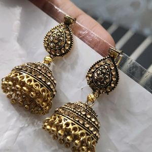 Metallic stone earrings