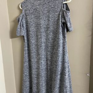 Flowy casual cold shoulder dress