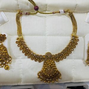 Golden Necklace With Moti