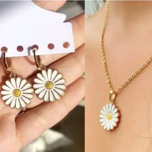 Korean White Daisy Chain