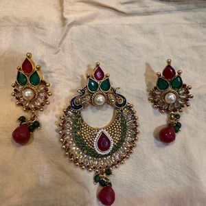 Pendent Set