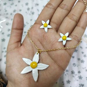 Beautiful White Flower Jewellery Set