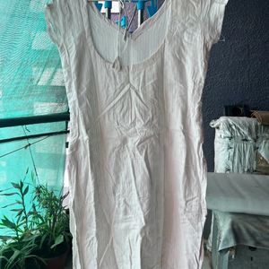 Textured White Handmade Kurta With Bandini Detail