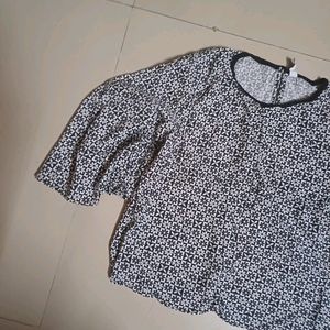 Fame Forever B And W Short Top Floral Size S