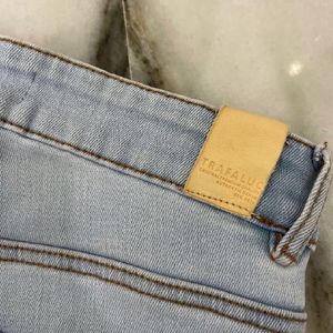 Price Drop!! Zara TRF Highwaisted Jeans