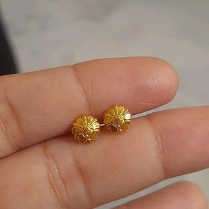 Beautiful New Flower Desine Studs