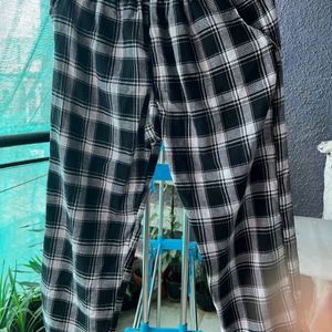 BnW Checkered Joggers With Pockets In Cotton