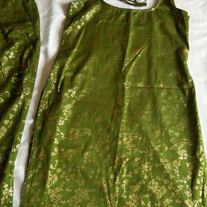 Women Green Kurta Set