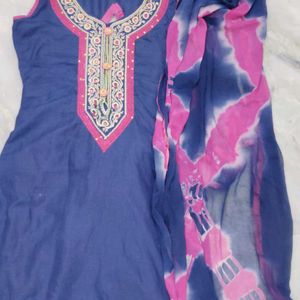 Kurta Set With Chunni