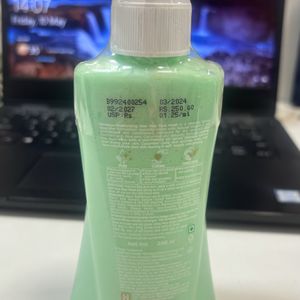 Himalaya Moisturizing Aloe Vera Face Wash