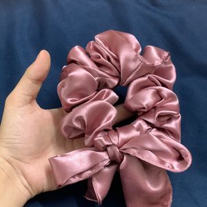 Bow Scrunchies 😍