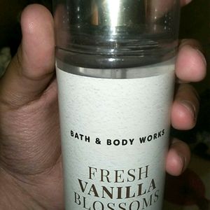🍨Fresh Vanilla Blossoms Bath And Body Work Mist🍨