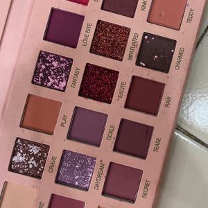 Huda Beauty Nude Pallete