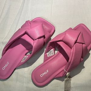 Cute Pink Colored Flip Flops 🎀