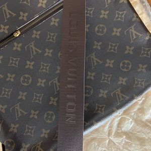 LOUIS VUITTON MONOGRAM PRINT MESSENGER BAG