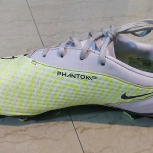 Nike Phantom Football Shoes UK 6.5(EU 40/25 cm)