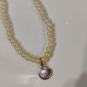 Small Beads White With Shell Charm Neck Piece