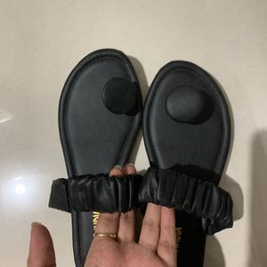 Buy 2 Slippers @250