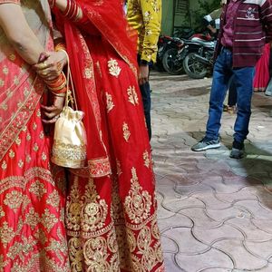 Red Lehnga , No Blouse