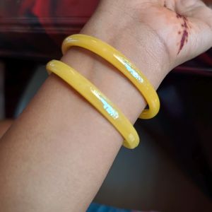 Pastel Yellow Glass Bangles