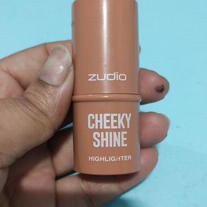 Zudio Combo Pack- Lipsticks, Eyeshadow Highlighter