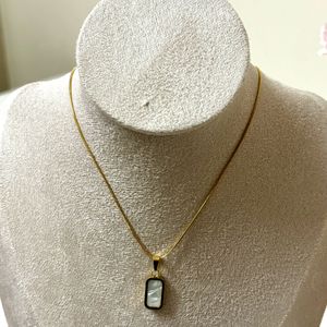 Black Pendant Reversible Chain