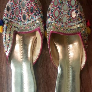 Rajasthani Open Toe Mojdi