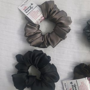 LARGE 4 SCRUNCHIES