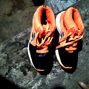 RUNNING SHOES IN NEW CONDITION