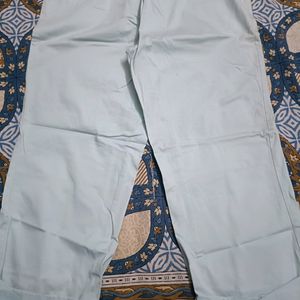 Imported Streachable Fabric Capri In 32 Waist