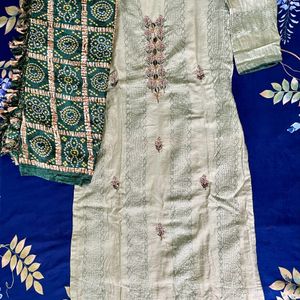 Kurti With Bandhani Print Dupatta