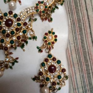 Jewellery Set With Maang Tikka