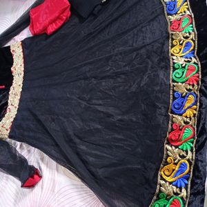 suit with red pant and black dupatta