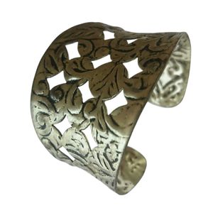 Beautiful Silver Antique Hand Cuff