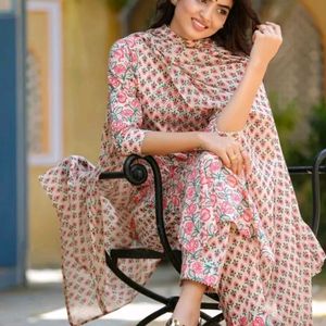 Fashionable Floral Kurti Set💕