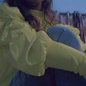 Bright Yellow Top balloon sleeved