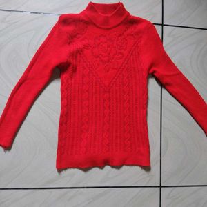 Pretty Red Sweatshirt With Design