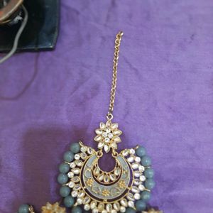 earrings with maang tikka