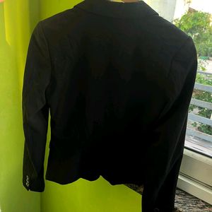 H&M black tapered waist blazer