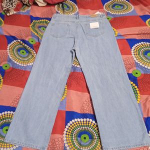 This is brand new jeans of flared style in size 34