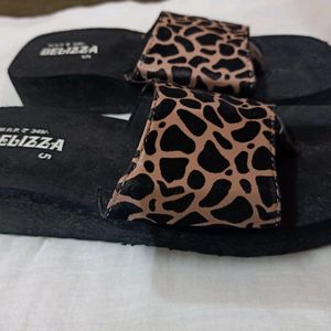 Sliders/ Slippers Comfortable & Light Weight/Style