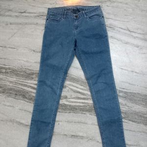 Sale🔥Blue Denim Mid Rise Jeans