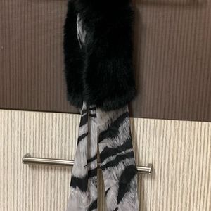 Women’s Elegant Scarf With Fur